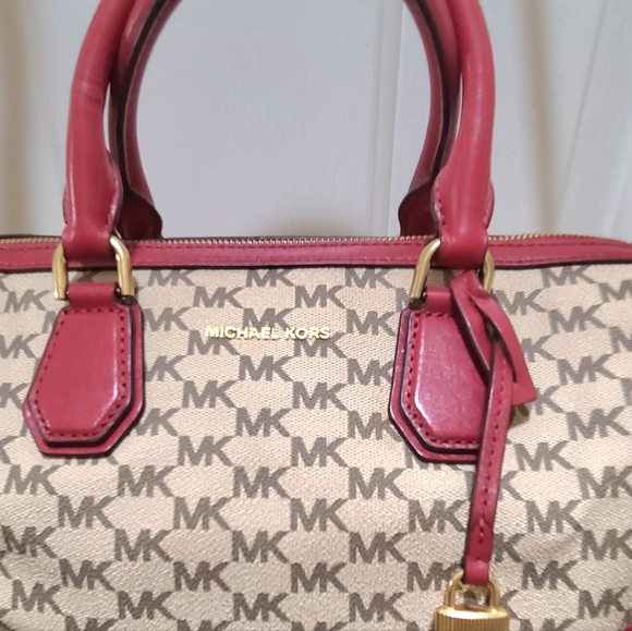 Michael Kors Purs Studio Mercer Medium Heritage Logo Duffel in Natural WineRed. - Picture 10 of 14